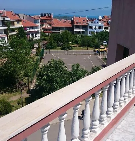 Casa de hóspedes Zora 2*